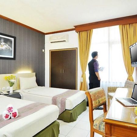 Hotel Cirebon Plaza Extérieur photo