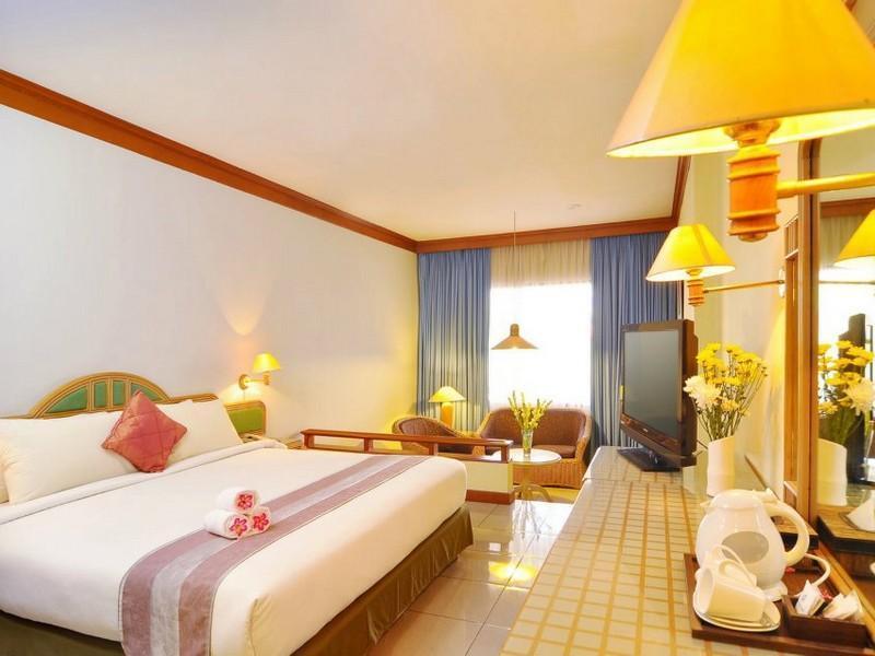 Hotel Cirebon Plaza Extérieur photo