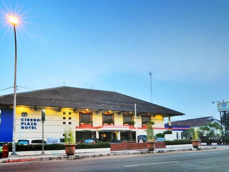 Hotel Cirebon Plaza Extérieur photo