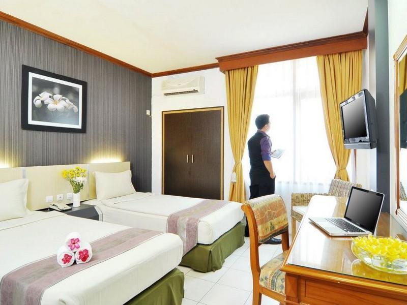 Hotel Cirebon Plaza Extérieur photo