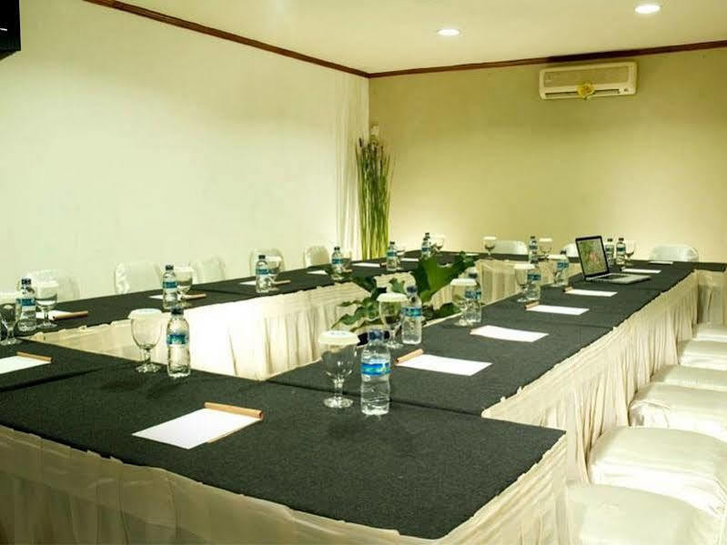 Hotel Cirebon Plaza Extérieur photo